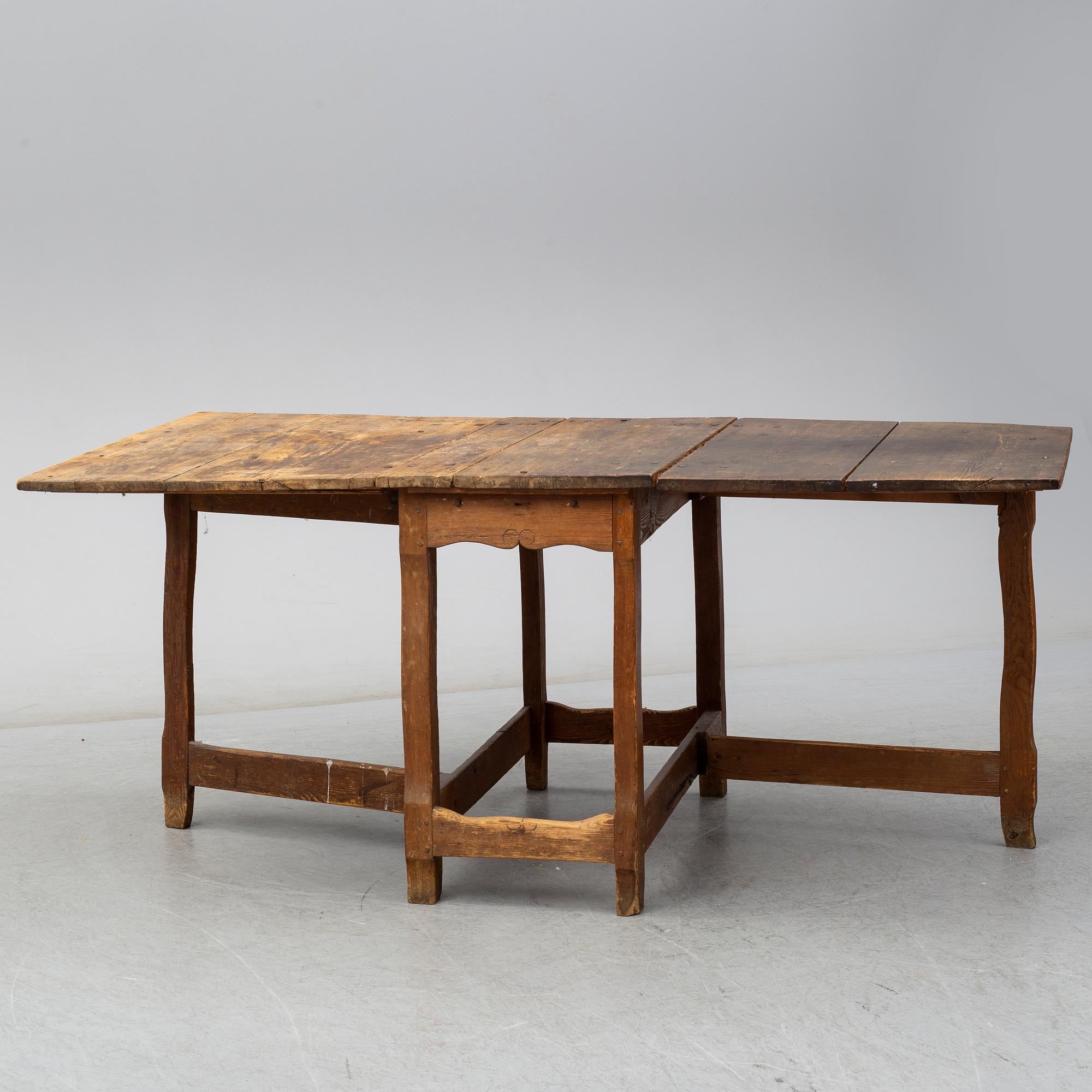 An 18th century gateleg table.
