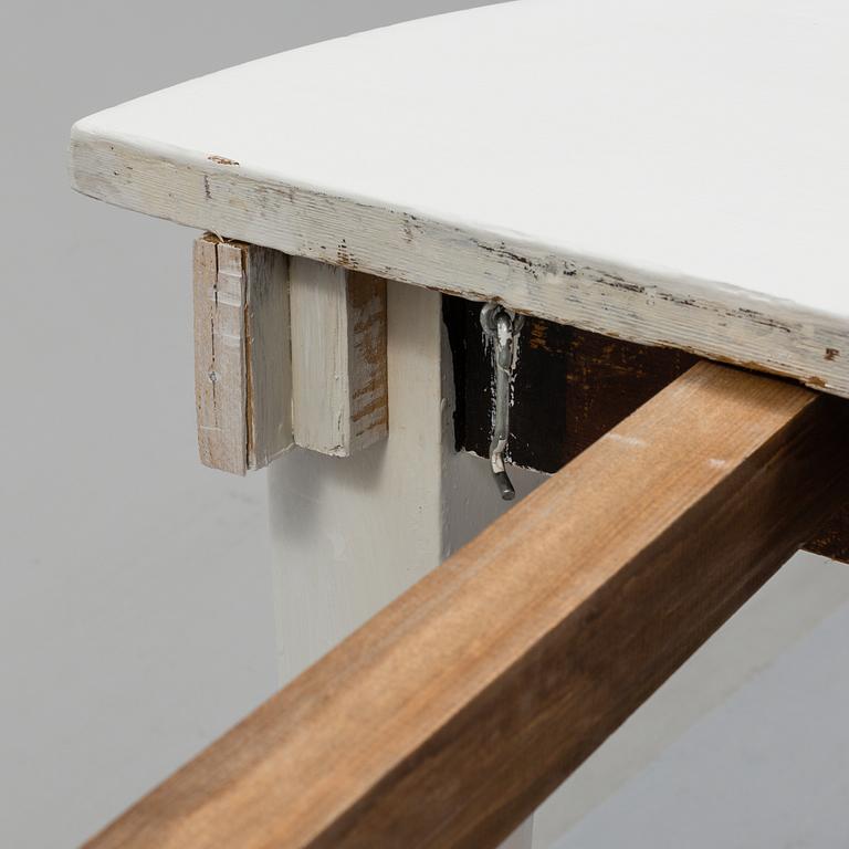 Dinnertable, 19th century.