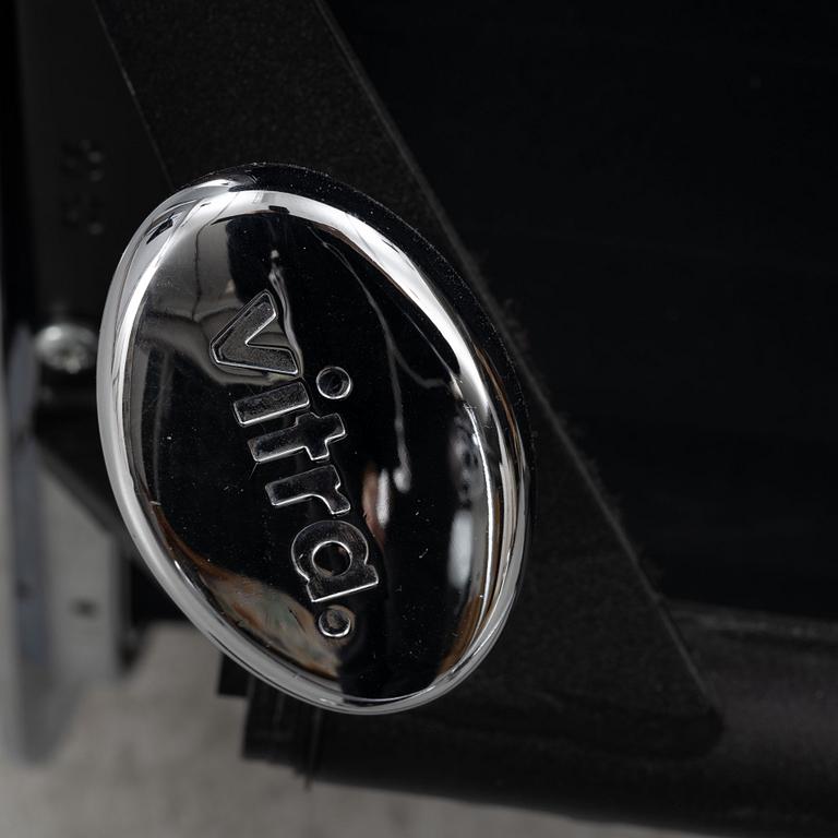 Charles & Ray Eames, karmstol, EA 117, Vitra.