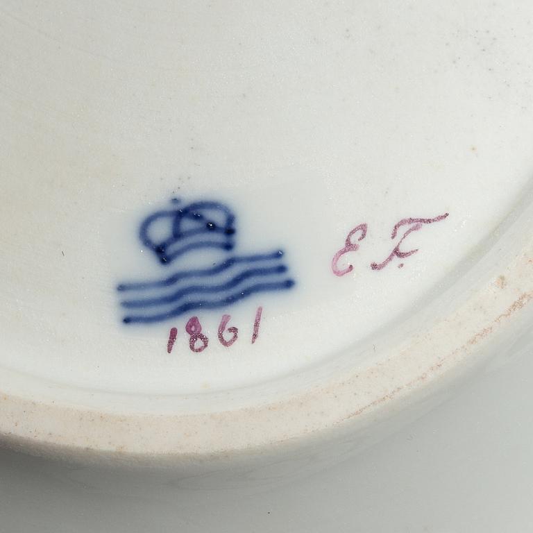 Royal Copenhagen, dinner service, 72 pieces, 'Juliane Marie Purple' 1905.