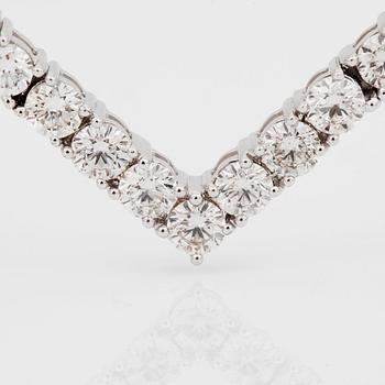 A brilliant-cut diamond necklace, 13.76 cts in total.