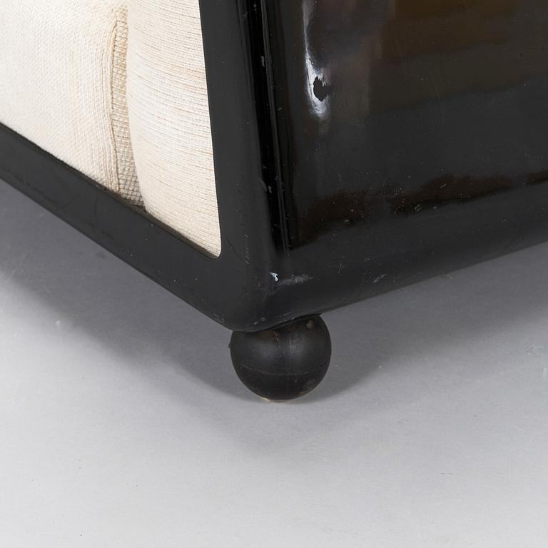 Mario Bellini, A pair of 'Amanta' armchairs for C&B Italia,  second half of the 20th century.