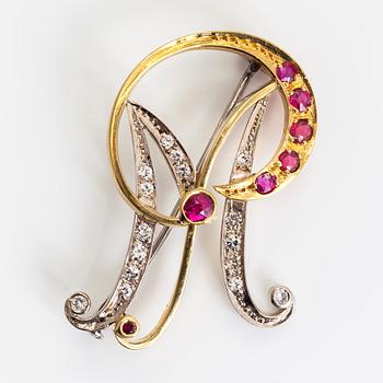 Torbjörn Tillander, brosch i form av bokstaven "M", 18K guld. Helsingfors 1981.