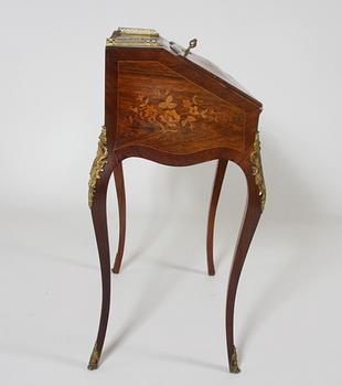 DAMSEKRETÄR, Louis XV-stil.