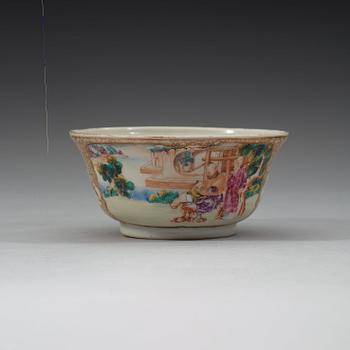 A famille rose figure scen bowl, Qing dynasty Qianlong (1736-95).