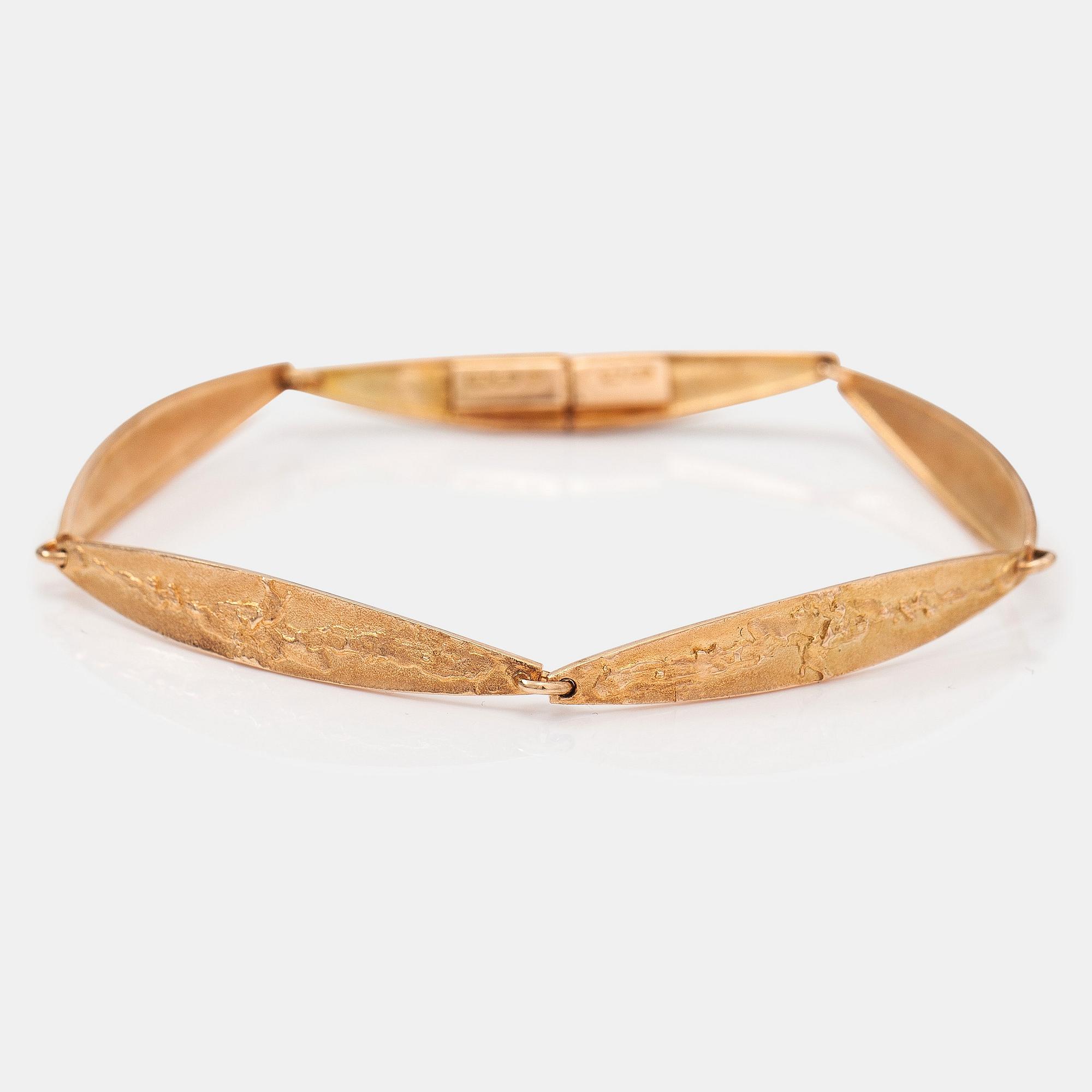 Björn Weckström, A 14K gold bracelet "Relief". Lapponia 1965.
