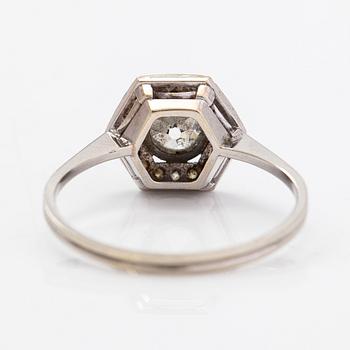 An 18K white gold ring with old-cut diamonds ca. 0.81 ct in total. Veikko Kalevi Piirainen, Helsinki 1974.