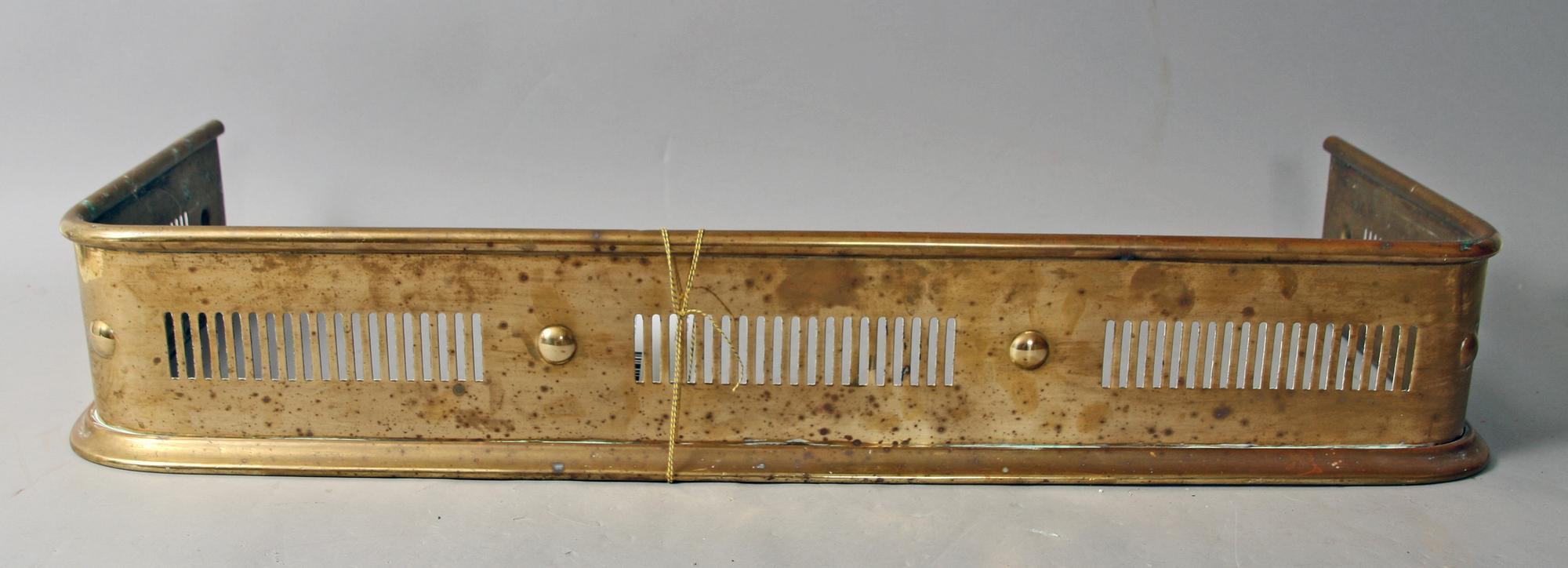 BRASSKYDD, mässing, England, 1800-talets slut.