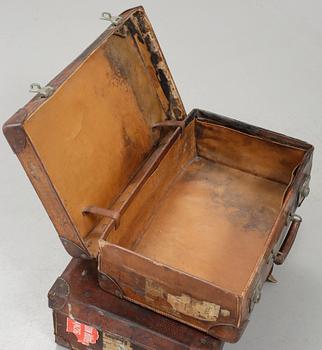 RESVÄSKOR, 2 st, läder, 1920-tal.