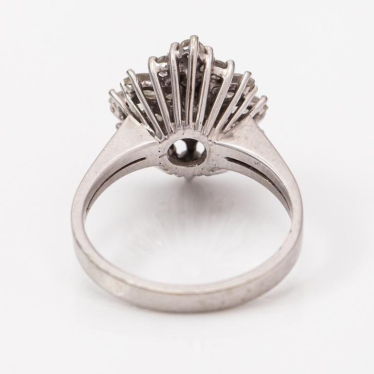 An 18K white gold ring with diamonds ca. 1.31 ct in total. Westerback, Helsinki 1974.