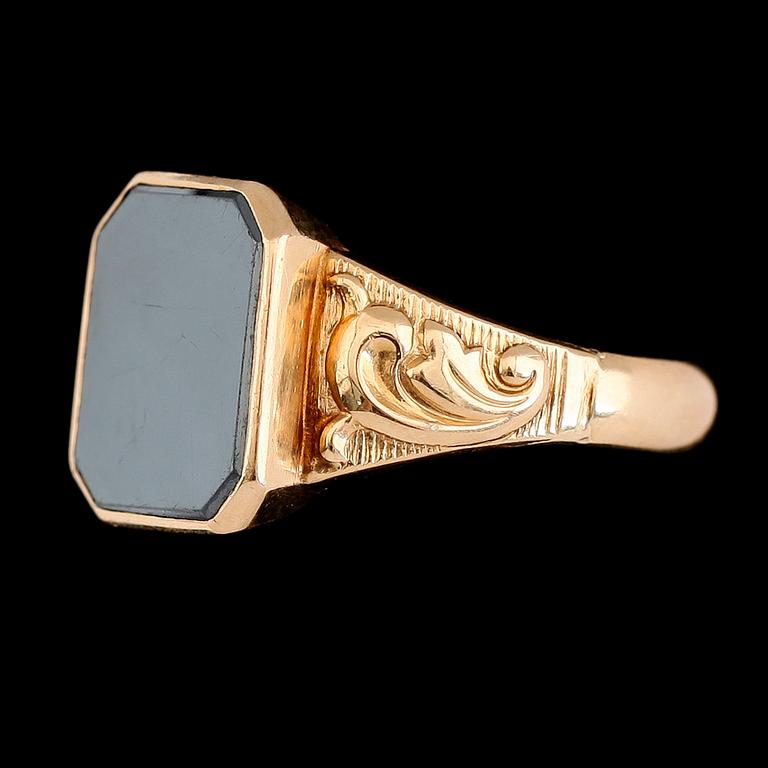 KLACKRING, 18K guld, svenska stämplar KG 1959. Onyx. Vikt ca 7 g.
