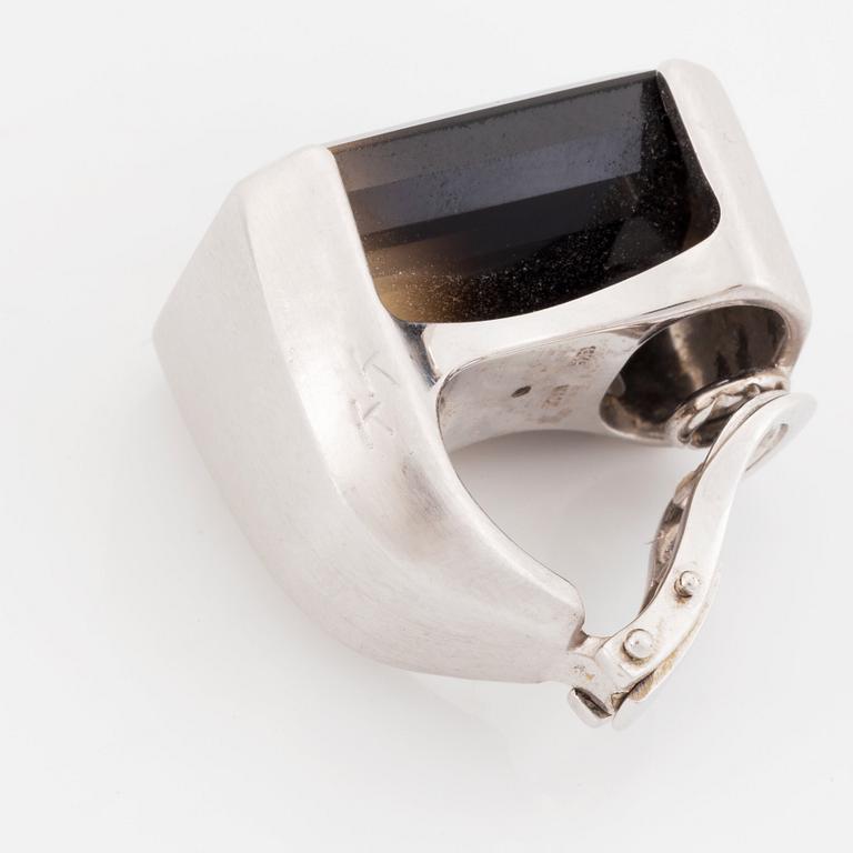 A pair of Tina Karlsson earrings in 18K white gold set with facted quartz.