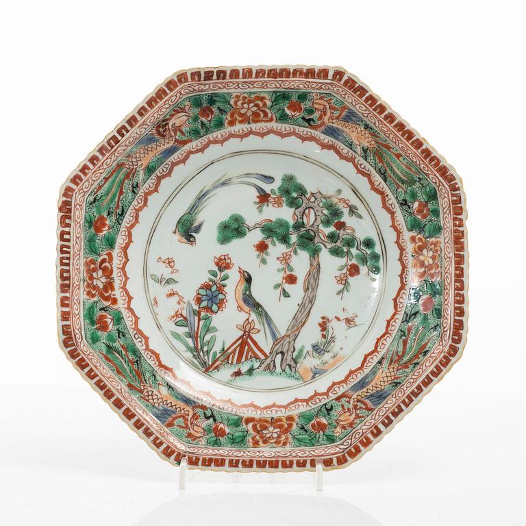 Fat, två stycken, porslin. Qingdynastin, Kangxi (1662-1722).