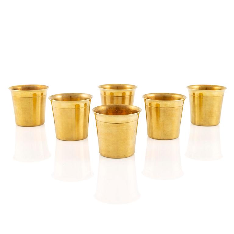 Six Swedish 18 carat gold small beakers, marks of Kurt Ribbhagen AB, Stockholm 1974.
