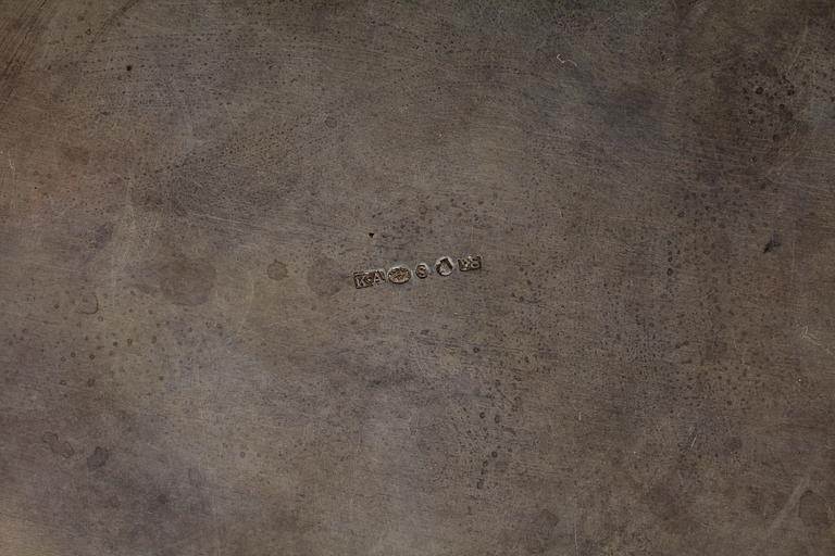 DRYCKESKANNA. silver, renässansstil, importstämplar samt K. Anderson, Stockholm, 1941. Vikt ca1180g.