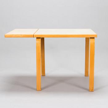 Alvar Aalto, klaffbord "DL82" och pallar, 4 st "60", för O.Y. Huonekalu-ja Rakennustyötehdas A.B 1900-talets mitt.