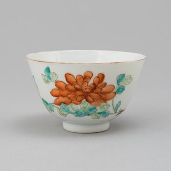 A famille rose bowl, Qing dynasty, (1874-1908).