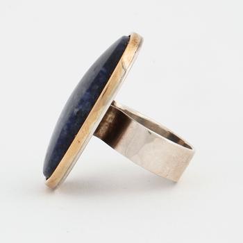 A sodalite ring by Anders Högberg, Göteborg, 1989.