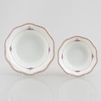 Matservis, 100 delar, Rosenthal, med monogram.