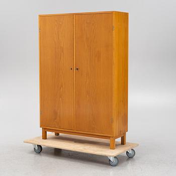 An oak veneered cabinet. 20th Century.