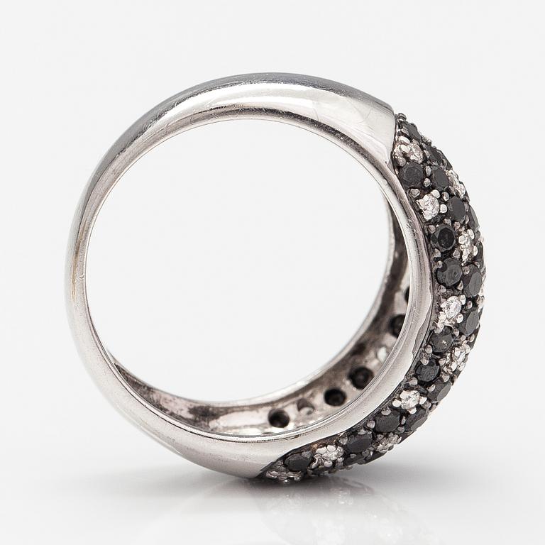 Ring, 14K vitguld, svarta och färglösa diamanter ca 2.20 ct tot. Moskva efter 1994.