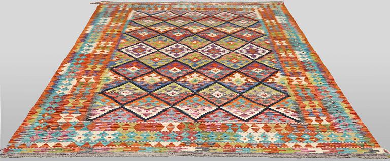 A Kilim rug, approx. 247 x 169 cm.