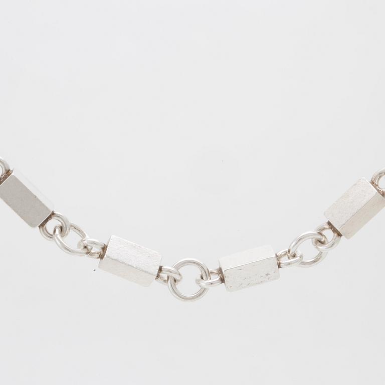 Wiwen Nilsson, necklace with bar chain and one earring, silver, Lund 1971 and 1973.