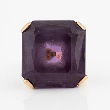 Ring, cocktail ring, 18K gold with amethyst.