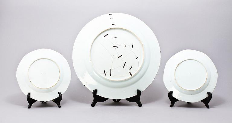FAT samt TALLRIKAR, 2 st, porslin Kina, 1800/1900-tal.