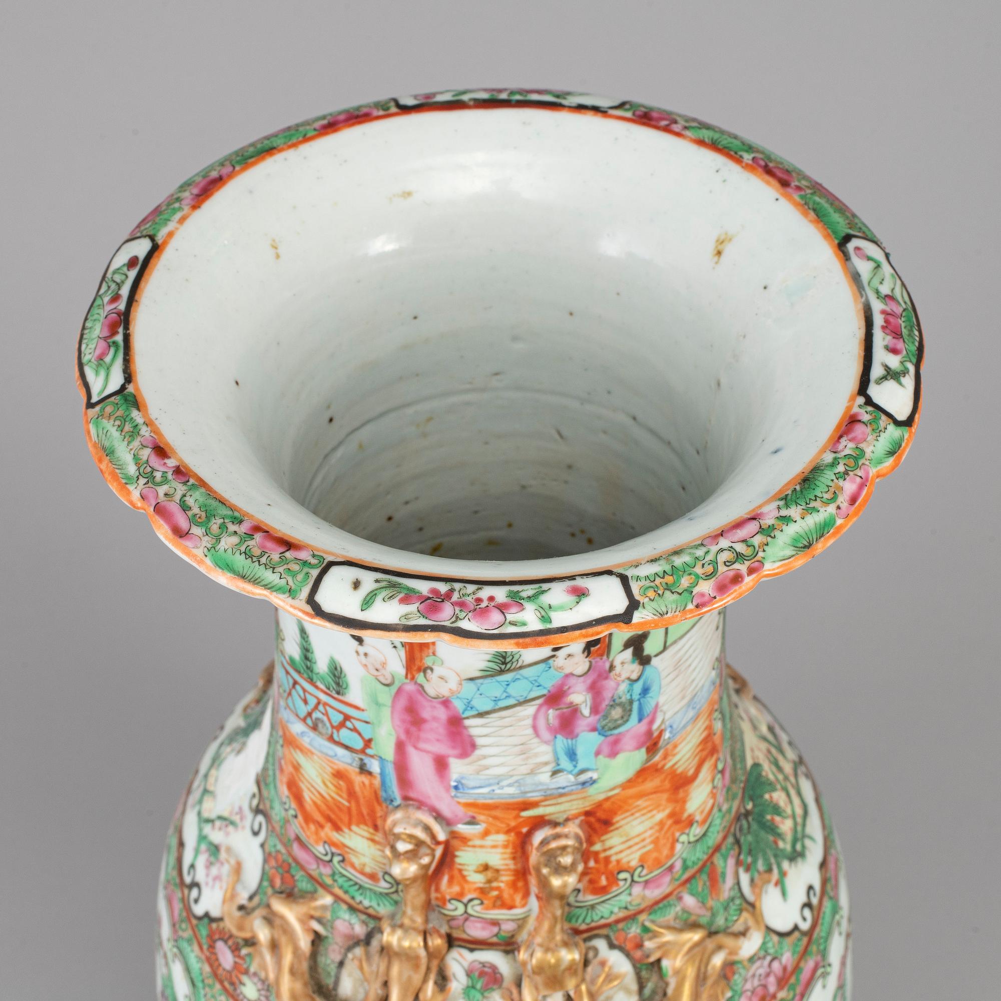 GOLVVAS, porslin. Qingdynastin, sent 1800-tal.