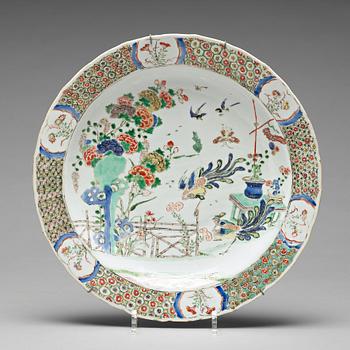 757. A famille verte dish, Qing dynasty, Kangxi (1662-1722).