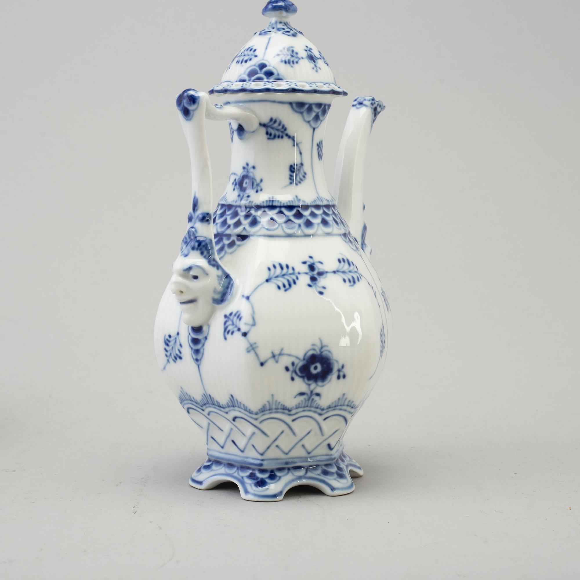 A 9 pieces porcelain table ware 'Musselmalet' from Royal Copenhagen, Denmark.