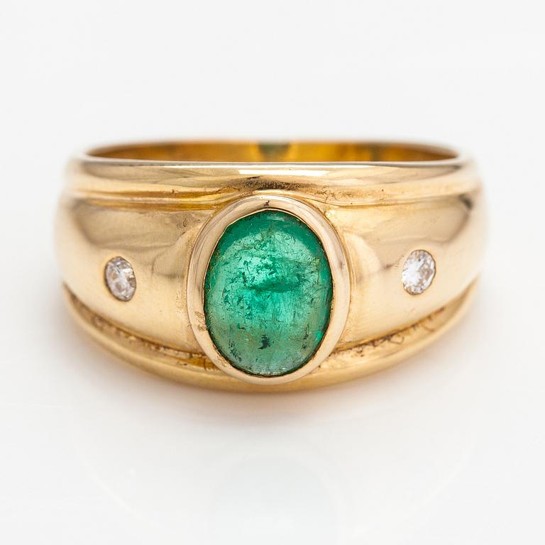 A 14K gold ring with an emerald and diamonds ca. 0.08 ct in total. Finland 1998.