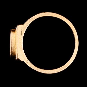 RING, 18 k guld, Wiwen Nilsson, 1942, AN. Total vikt ca 30 g.