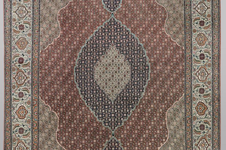 A carpet, Tabriz, ca 414 x 300 cm.