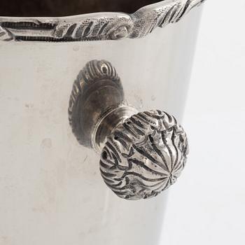 Wine cooler, silver plate, 20th century.