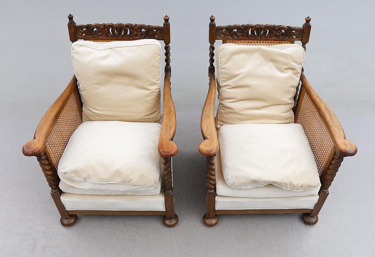 FÅTÖLJER 1 par, barockstil, omkring år 1900.