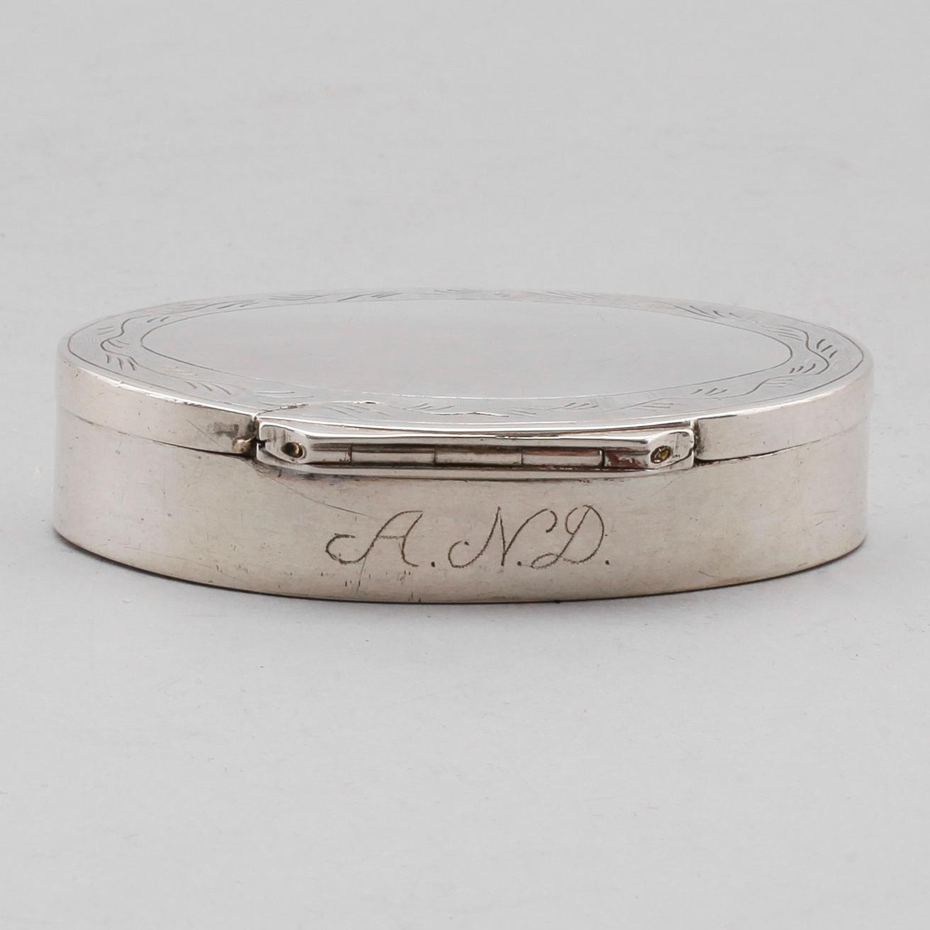 SPETSDOSA, silver, Eric Björkman, Eskilstuna 1839. Vikt ca 48 gram.