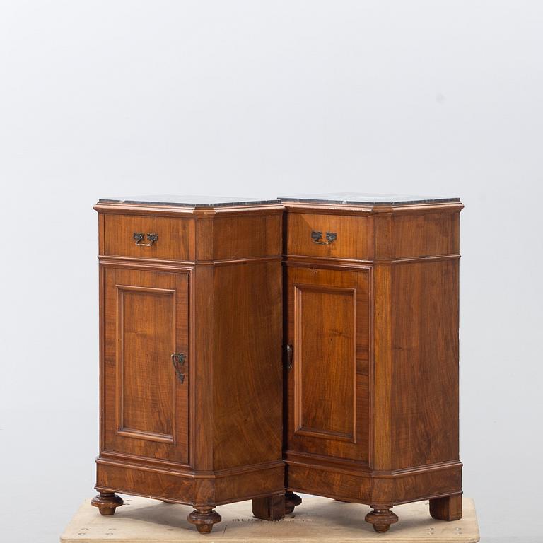 SÄNGBORD ett par 1900-talets första hälft.