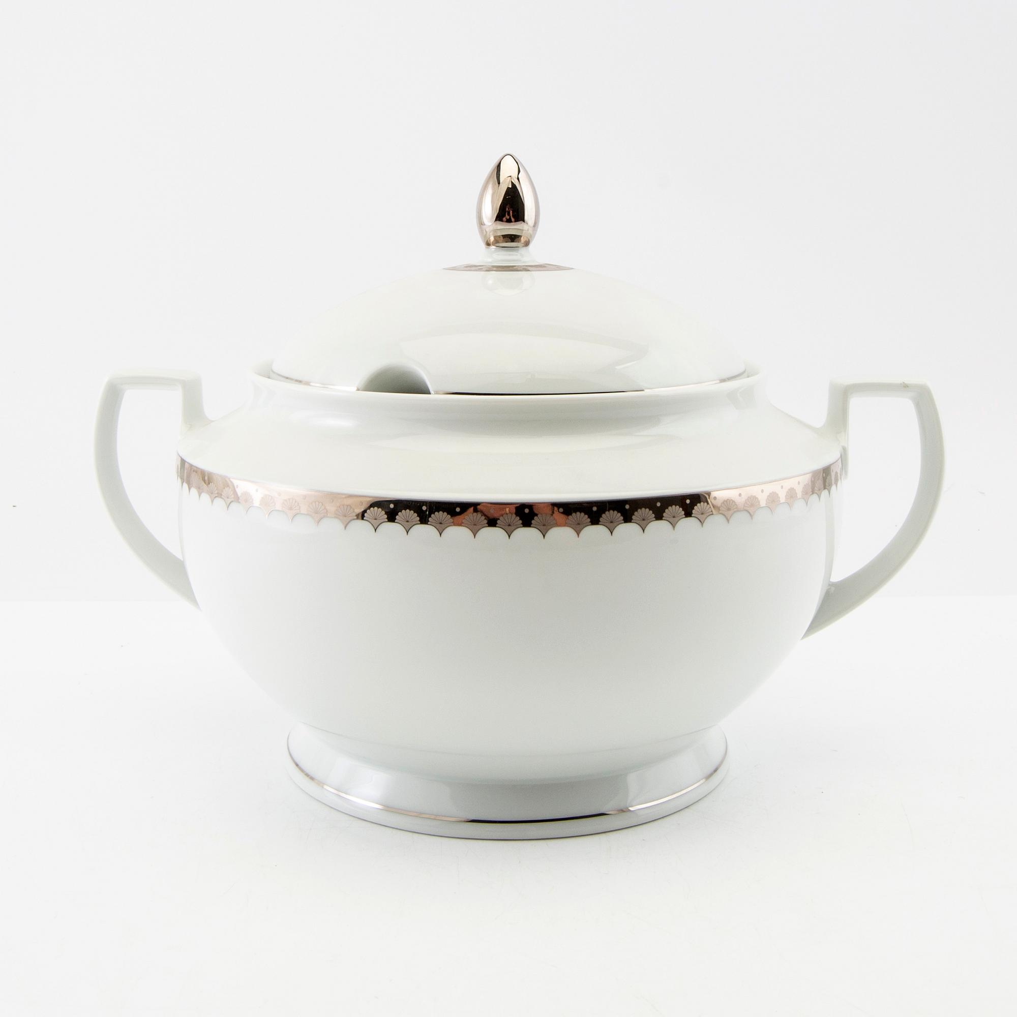 Sigvard Bernadotte, service approximately 95 pcs "Marianne", Christineholm, Fyrklövern late 20th century porcelain.