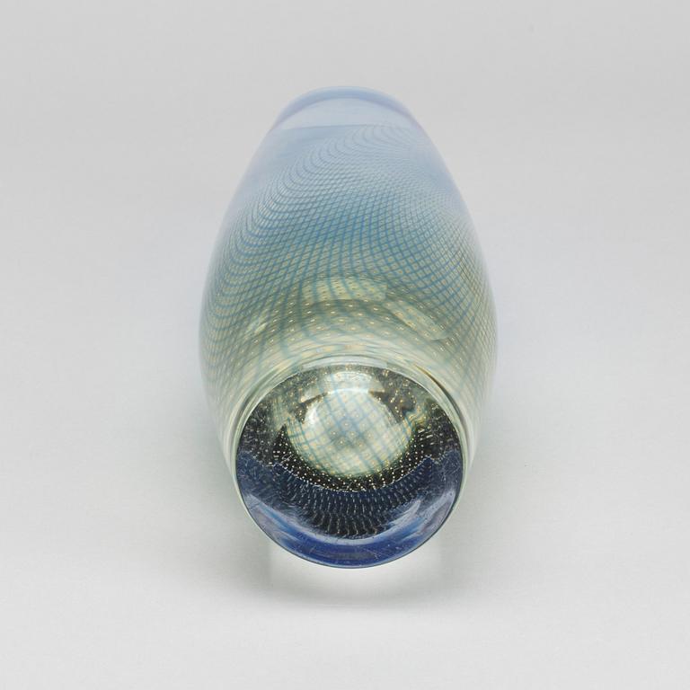 A SVEN PALMQVIST VASE FROM ORREFORS.
