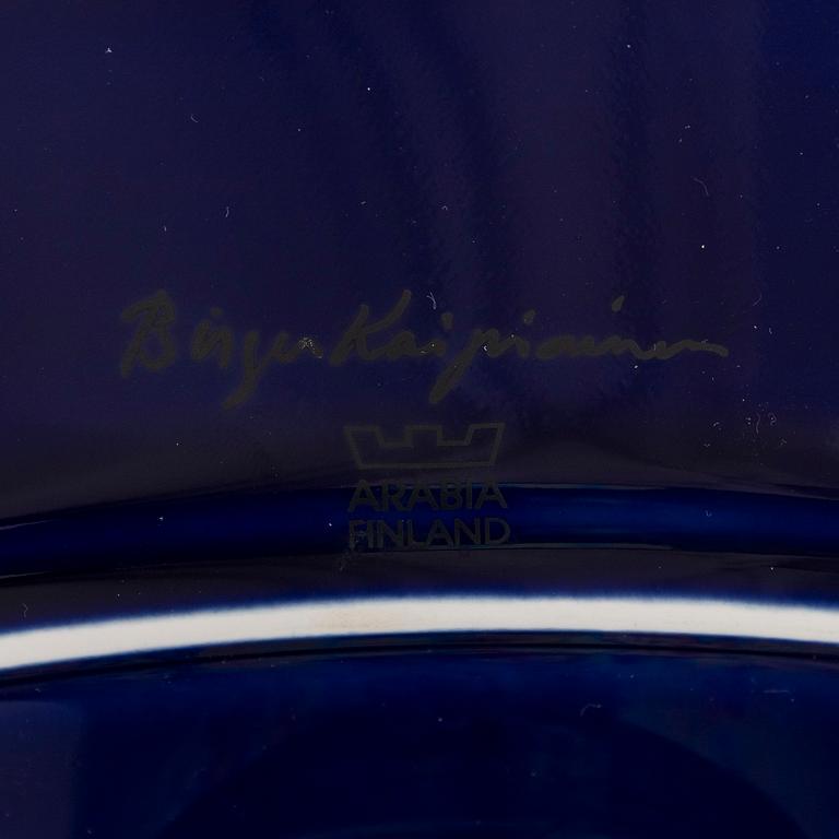 Birger Kaipiainen, a footed 'Florence´ ceramic dish, marked Birger Kaipiainen, Arabia Finland.