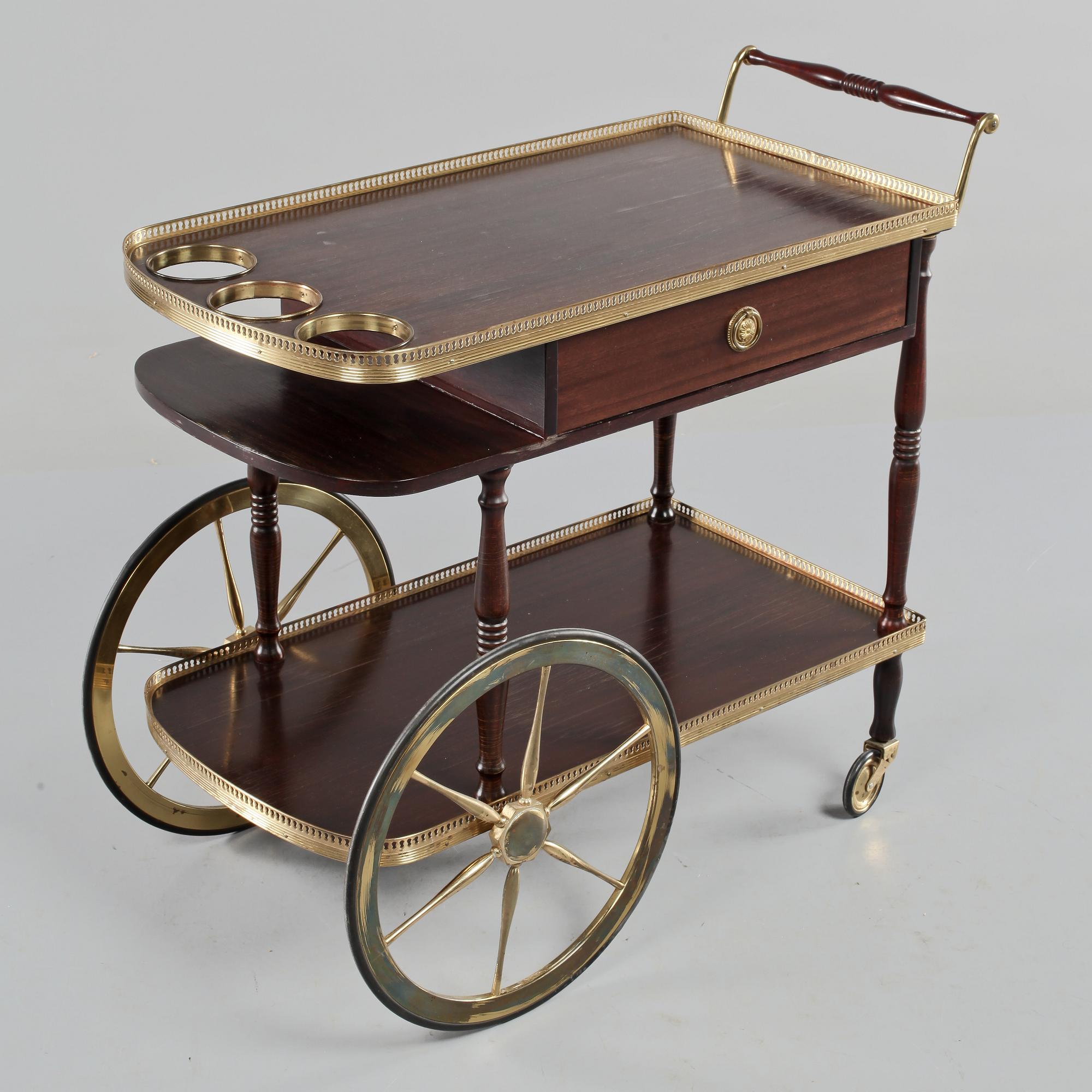 SERVERINGSVAGN, 1900-talets andra hälft.