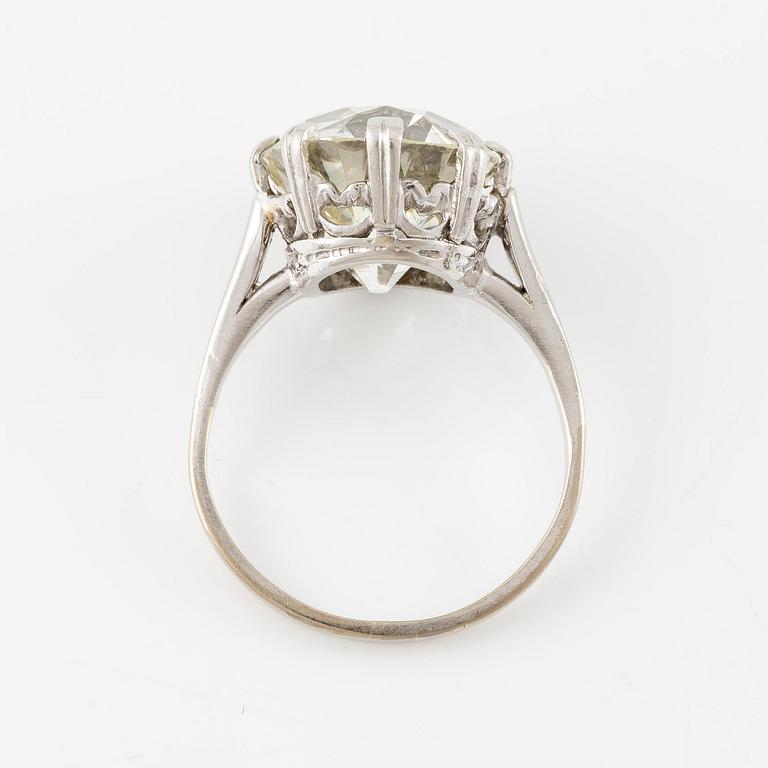 An 18K white gold ring set with a cushion-shaped old-cut diamond.
