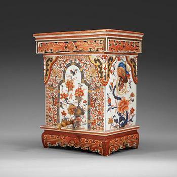 259. An Imari water cistern, Qing dynasty, 18th Century.