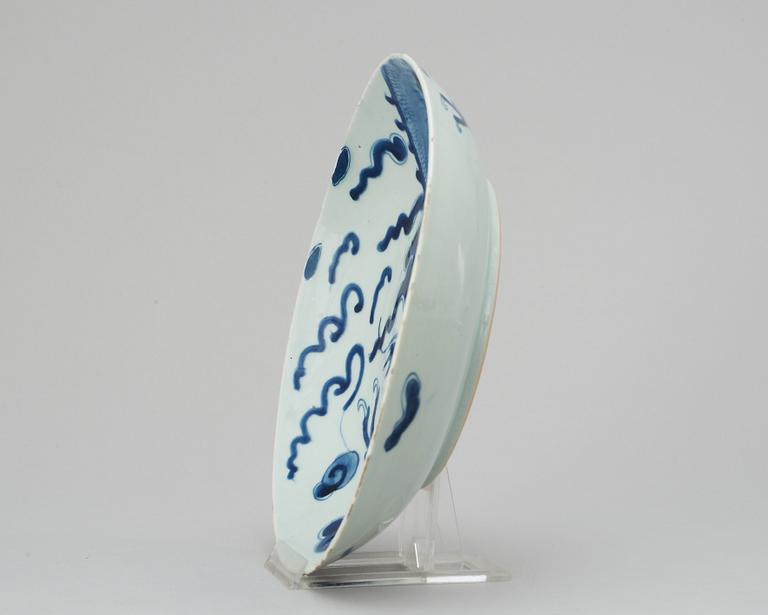 A blue and white charger. Yong cheng (1723-35).