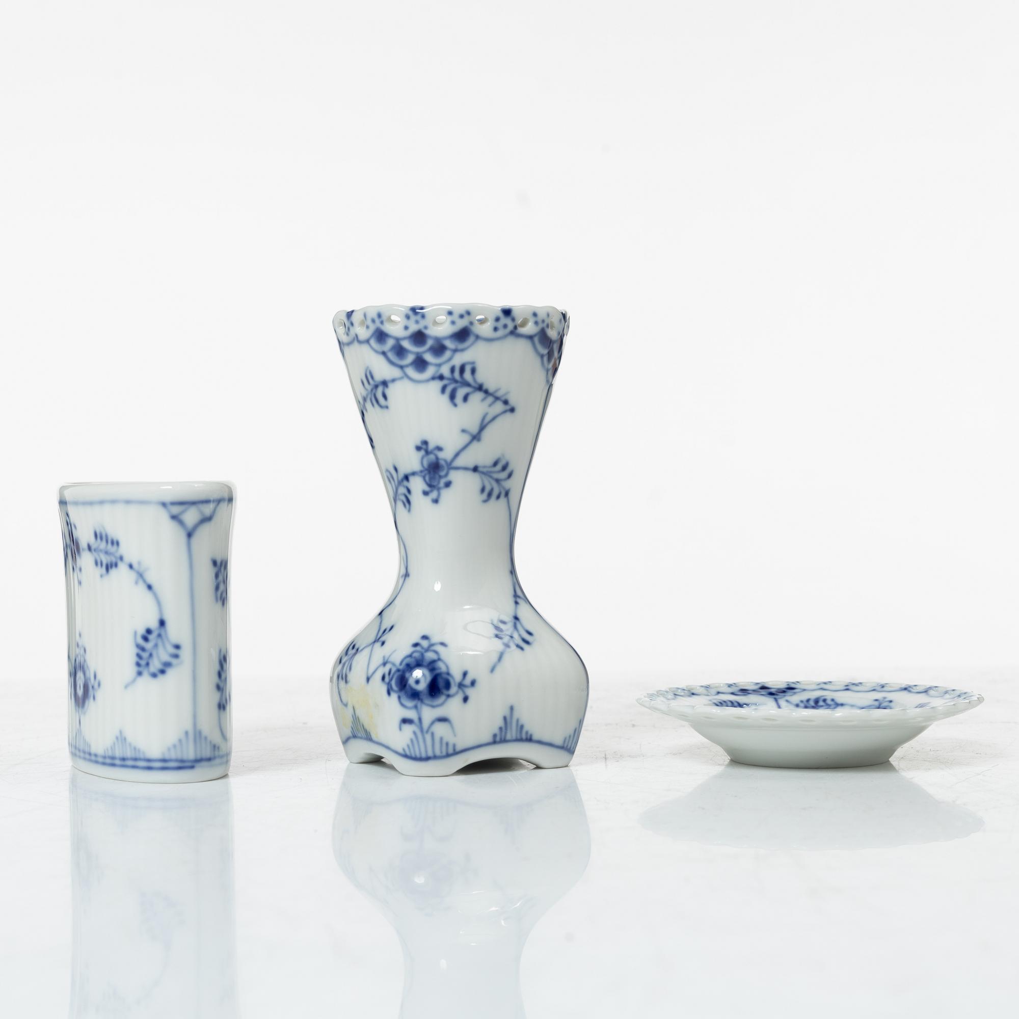 Royal Copenhagen, "Musselmalet", coffee service, 38 pieces, porcelain, full and half lace.