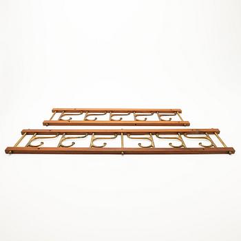 Klädhängare, 2 st, "Dekorativ", AB Skoglunds Metallgjuteri.