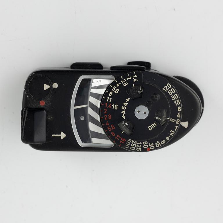 Leica M2, no. 941370, 1958.