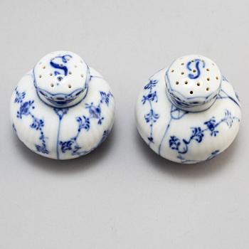 A Royal Copenhagen 'Musselmalet' part dinner service, 70 pieces.